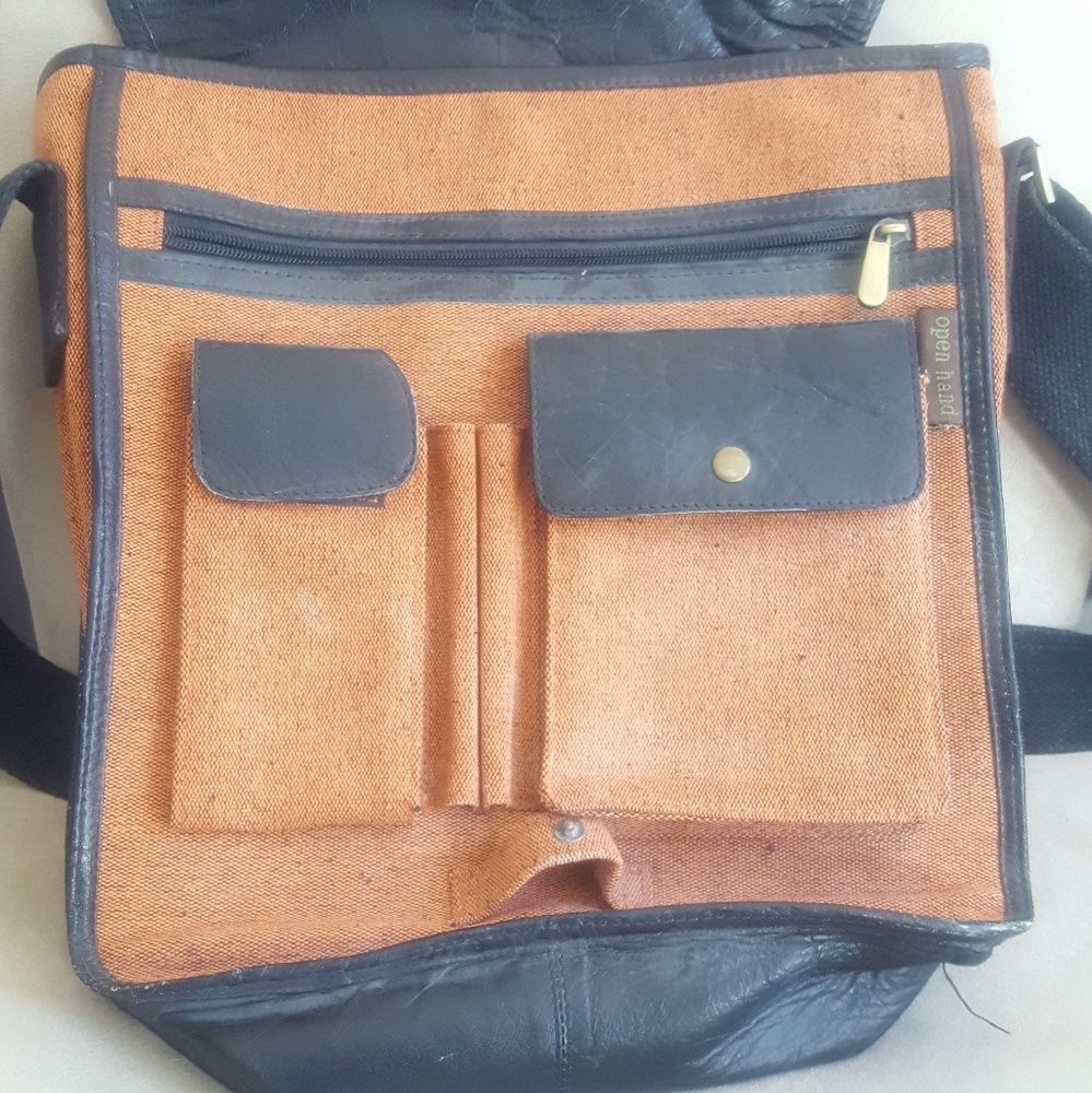 Open Hand Messenger Bag - Picture 2 of 6
